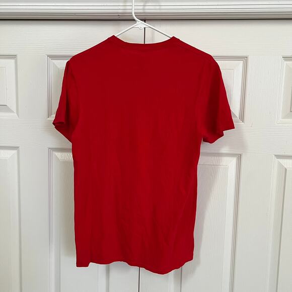 Peanuts Unisex Red Holiday Christmas Snoopy TShirt Size Medium Charlie Brown - Picture 2 of 5